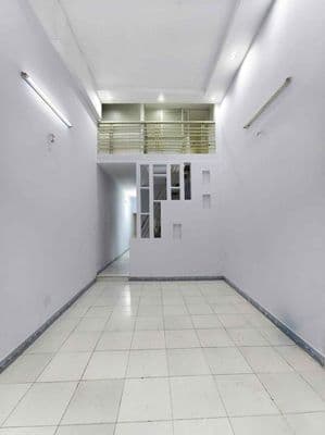 Cho Thuê Nhà Lửng..2pn 2wc đang sơn mới..Hẻm523LVK..HT..Q12.Dt:3,5x17m
