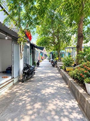Nhỉnh 3 tỷ,có nhà 2 tầng,hẻm thẳng 1 trục,cách mt trần xuân soạn 20m