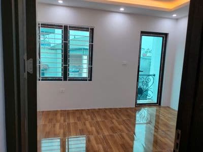 Cho thuê cả nhà 5 tầng gần Nhổn
