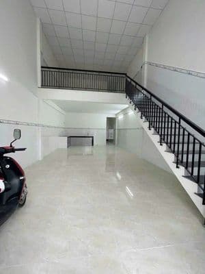 Cho thuê nhà mặt tiền gần Trường Chinh, có 2 điều hoà