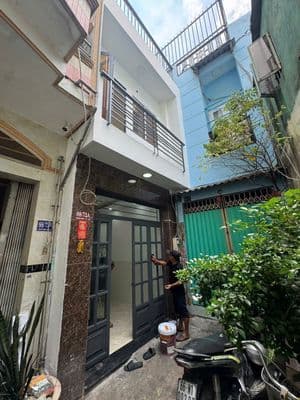 4 Tỷ Nhỉnh nhẹ nhà 2 Lầu có Sân Thượng / 3pn / SHR hoàn công