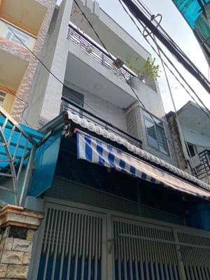 ngang 5m nở 6m dài 13m 3 tầng 3 phòng 2 sân thượng giá thuê 13 triệu