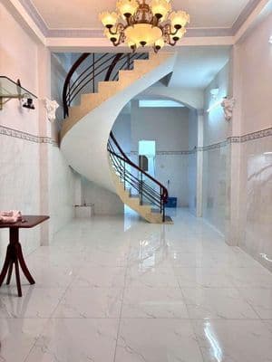 nhà mới sạch sẽ