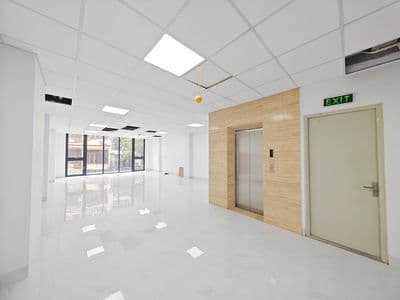 Cho thuê văn phòng Khuất Duy Tiến 110m2 15tr full kính mặt tiền rộng