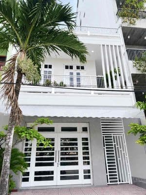 Chủ ở nước ngoài cần cho thuê nhà 2 tầng mặt tiền lê văn hiến