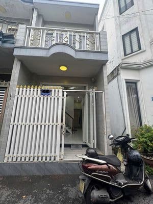 Bán nhà sổ riêng 2,6 tỷ, trệt lầu, hẻm xe hơi