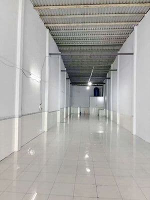 Kho 150m2 Trống Suốt