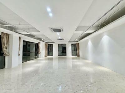 Cho thuê văn phòng Lê Văn Lương 115m2 14tr full kính mặt tiền rộng