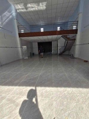 Cho thuê nhà mới xây giá rẻ HT q12 làm kho , may gần 300m 12tr đường6m