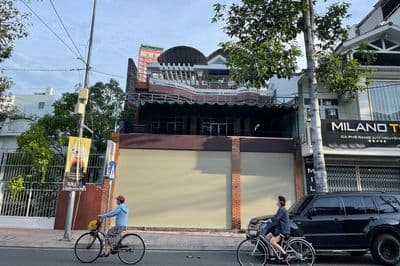 Cho thuê nhà kinh doanh ngang 9.3m mặt đường chính khu trung tâm thành