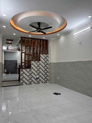 Nhà 3 lầu 5pn mặt tiền đường Lê Văn Lương
