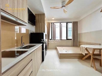 Studio mới khai trương – cửa sổ lớn – lê quang định – nguyễn văn đậu