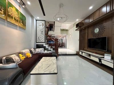 Cho thuê nhà 3 tầng 4 phòng ngủ đường mai chí thọ,hòa xuân