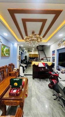 Nhà 5 tầng chỉ nhỉnh 5 tỷ tl khu phân lô sát ga metro phạm