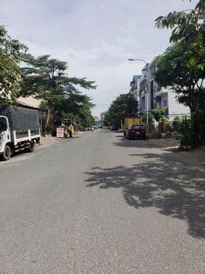 Giao ngay. nhà mới đẹp mt đường khu bên sông- gigamall, 3 lầu, 19.5tr