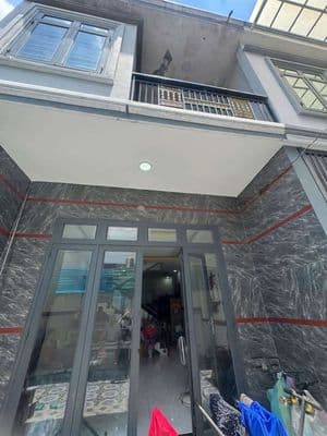 nhà lầu gần trường học Nguyễn Du