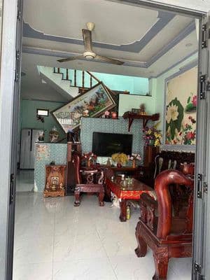 bán nhà trệt lầu gần hội trường và trường học đông hoà