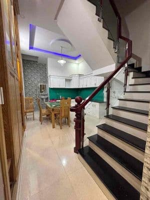 Cho thuê nhà dẹp 4pn5vc .hẻm xe tải giá 18tr