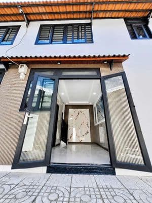 Nhà quận 12, gần cầu vượt quang trung