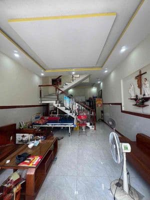 bán nhà trệt lầu cách chợ dĩ an tầm 400 m ,gần cụm trường học dĩ an