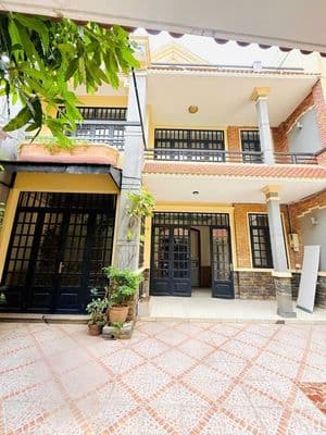 Cho thuê biệt thự bùi đình tuý– ngang 10m – dtsd 600 m2 – giá 4x