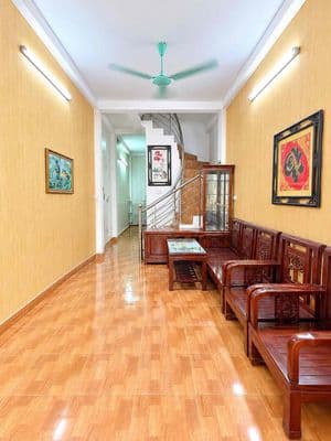 Cho thuê nhà 3 tầng x 40m2 , 3 ngủ , tại vĩnh hưng , 7 triệu