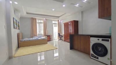 Con hàng 40m2 đủ tiện nghi, máy giặt riêng, bếp chữ L ở Quận 7