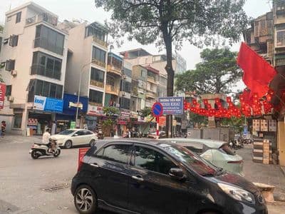 Nhà phố Hồng Mai, 40m², 3 tầng, 2 mặt thoáng, hơn 4 tỷ