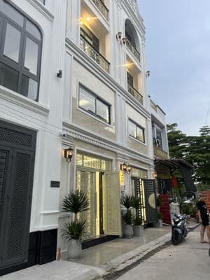 Nhà nguyên căn cho thuê 4x17 có gát