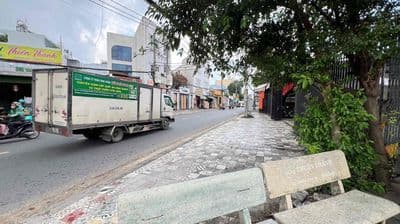 Kiot kinh doanh mặt tiền đường - vị trí đường dễ di chuyển
