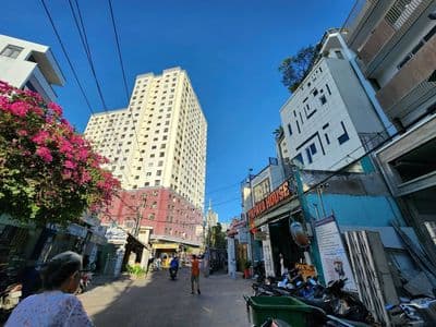 Nhà 2 LẦU tại 220/50A Xô Viết Nghệ Tĩnh P.21 DT: 4 x 14m (3PN + 3WC)