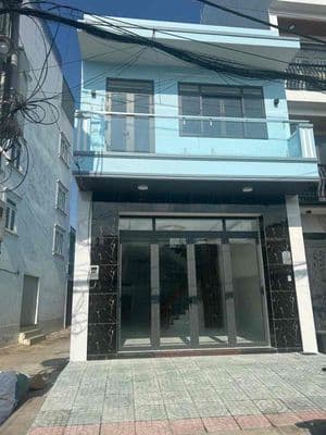 Cho thuê nhà mới rộng rãi: 1 trệt, 1 lầu, 5,3mx15m, kinh doanh và ở.