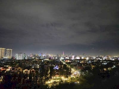Bán căn hộ Sky Garden 2, view Q1, 2PN, 2WC, full nội thất