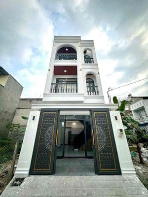 Cho thuê nhà riêng 1 trệt 2 lầu, 3 phòng ngủ, 4WC, 180m2 sàn, gần chợ