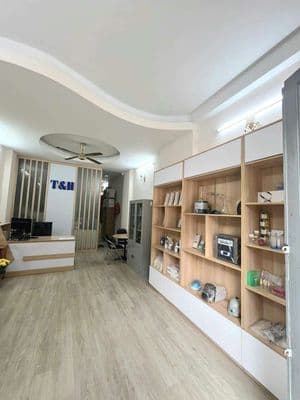 Cho thuê nhà nội bộ Tạ Quang Bửu P5. DT 4-15m. Có 4pn 3wc. + Giá:16tr