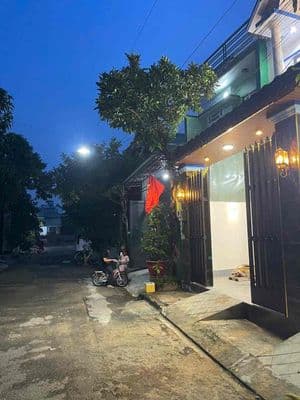 Nhà Phố Hóc Môn 6x16m 1 trệt 1 lầu 4pn ,2wc,đường nhựa xe hơi