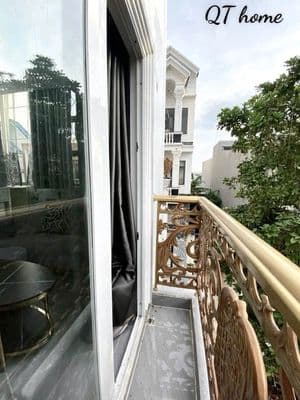 Căn hộ full nội thất có ban công giá 4.5 triệu/tháng