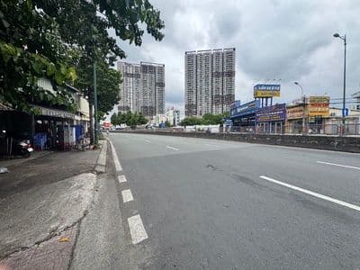Bán nhà mặt tiền Linh Trung, cách Phạm Văn Đồng 30m, 6.99 tỷ
