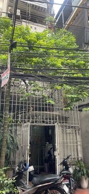 Nhà riêng biệt ,mặt ngõ thông ,oto qua tiện lợi ,cho thue lâu dài .