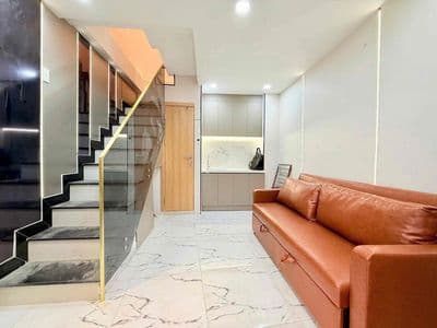 CHO THUÊ NHÀ MỚI 2PN -3WC Full Nội Thất Cao Cấp Ngay Bùi Viện. Airbnb