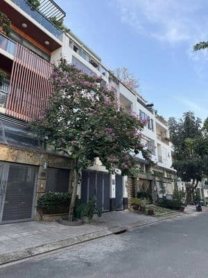 NHÀ CHO THUÊ Đặng Thùy Trâm. DT: 6x22m. Trệt lửng 3 lầu. Gần ĐH