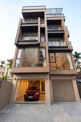 Nhà 50m2 Long Biên Ô tô tránh, Gara, Nội thất 5 sao - 10 Tỷ