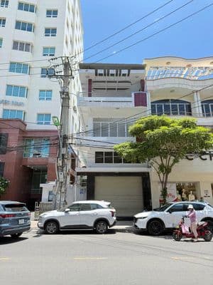 Cho thuê nhà mặt tiền đường quang trung sát ngân hàng vietcombank nt