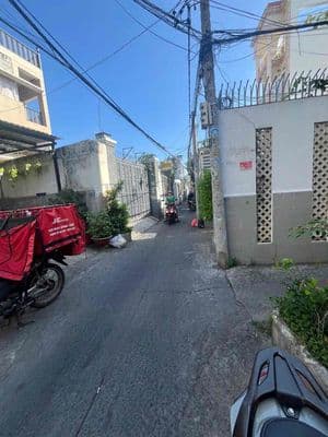Nhà cấp 4, DT 6.5 x18m, Bùi Minh Trực P6Q8 thông ra TQB