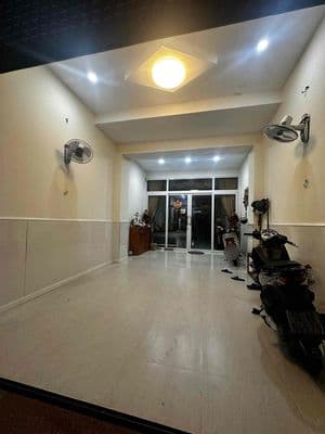 Cho thuê nhà Mặt tiền đường 1A Khu Tên Lửa. DT 4M x 21M có nội thất