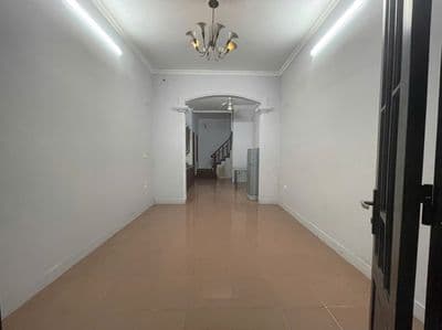 Nhà riêng ngõ phố Hàng Chuối gần Hàn Thuyên DT 55m2x4T giá 20tr.