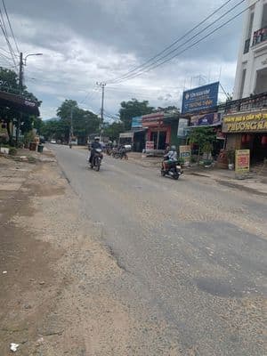 Cần bán lô đất ngay ủy ban và chợ Túy loan