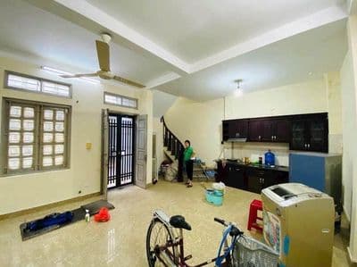 Cho thuê nhà nguyên căn 42m2 Lạc Long Quân, Tây Hồ