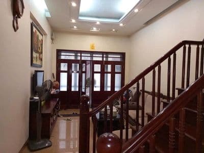 Cho thuê nhà ngõ ô tô đỗ cửa, 50m2, 4 tầng, 18tr/th