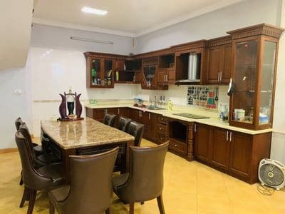 Cho thuê nhà Chùa Láng, Đống Đa, 50m² x 5 tầng